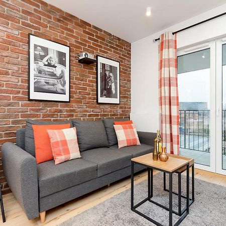 Movie Jacuzzi Apartment At The Main Station By Noclegi Renters Cracóvia Exterior foto
