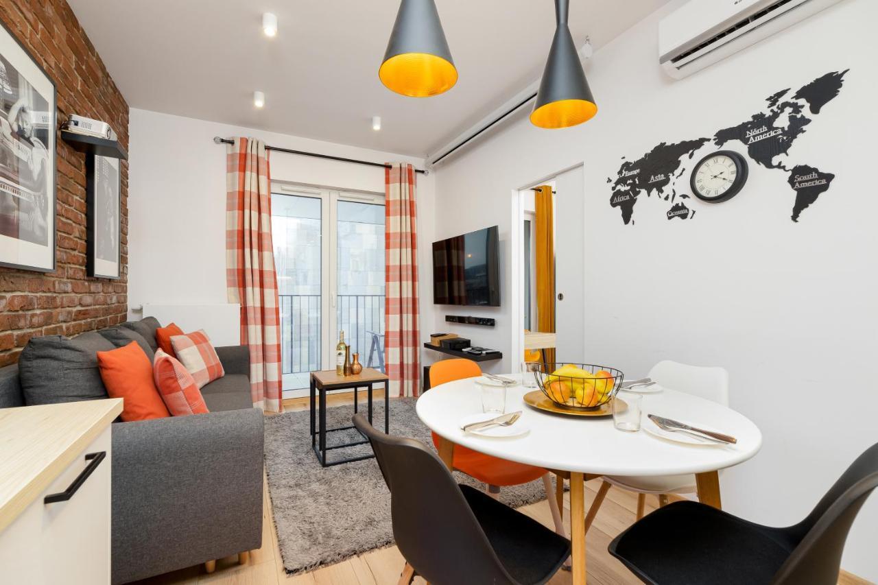 Movie Jacuzzi Apartment At The Main Station By Noclegi Renters Cracóvia Exterior foto