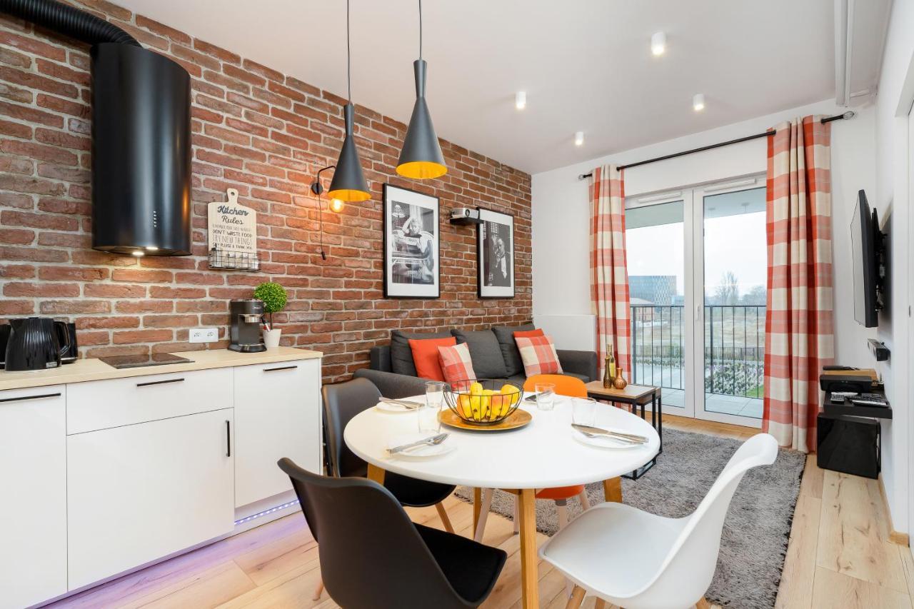 Movie Jacuzzi Apartment At The Main Station By Noclegi Renters Cracóvia Exterior foto