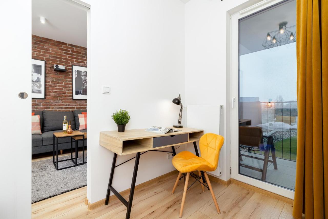 Movie Jacuzzi Apartment At The Main Station By Noclegi Renters Cracóvia Exterior foto