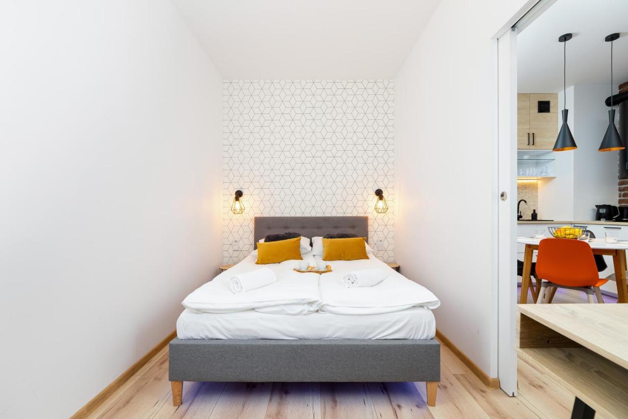 Movie Jacuzzi Apartment At The Main Station By Noclegi Renters Cracóvia Exterior foto